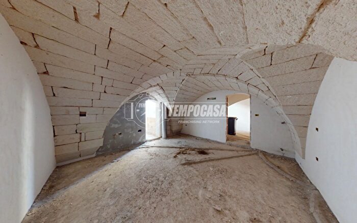 Casa con 6 locali in vendita in Via Vito Fazzi, Melpignano