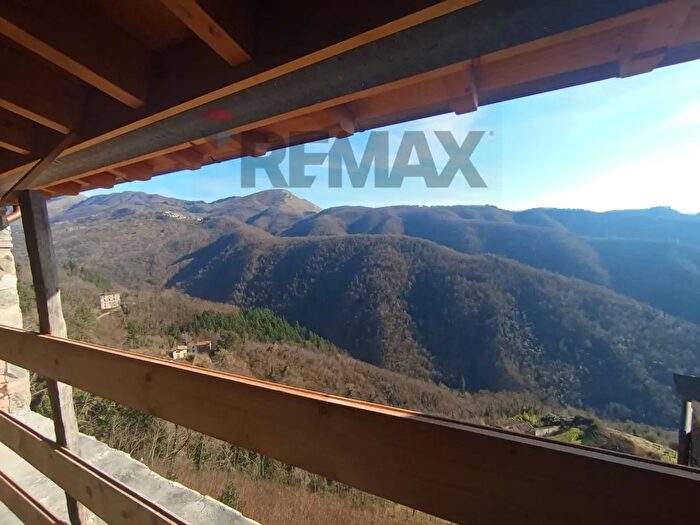 Casa con 9 locali in vendita in Coreglia Antelminelli