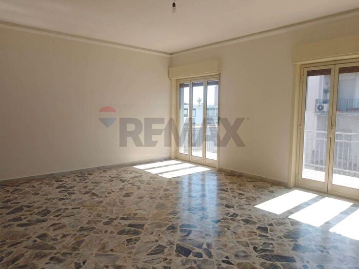 Appartamento con 6 locali in affitto in Viale Principe Amedeo, San Cosmo Corso Italia Piazza Dante, Acireale