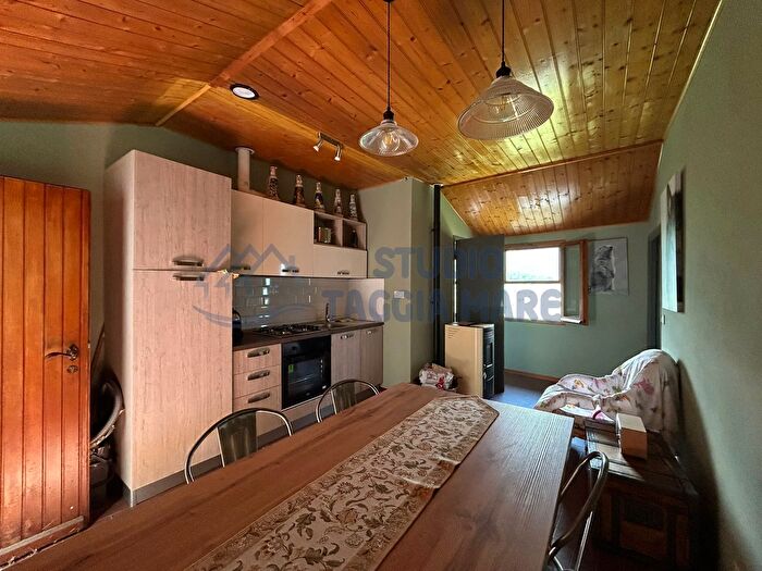 Appartamento bilocale in vendita in Via Castello, Triora