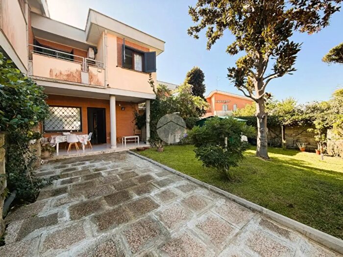 Casa trilocale in vendita in Viale delle Margherite, Anzio