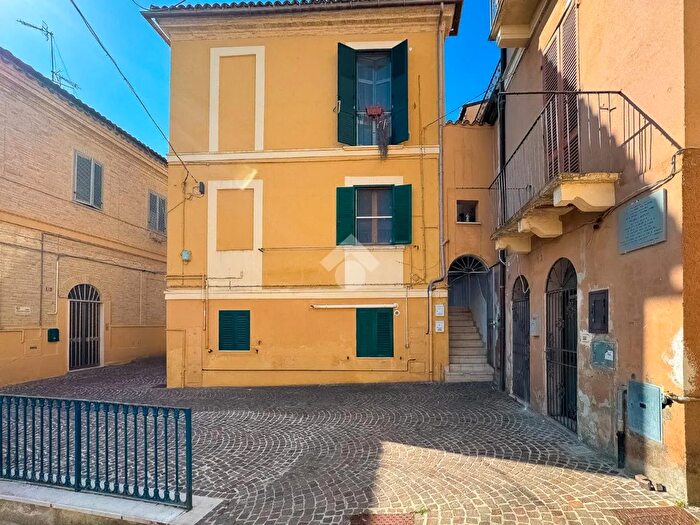 Appartamento trilocale in vendita in Largo Cremonesi, Chieti