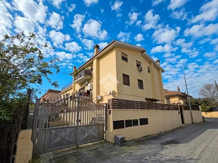 Appartamento bilocale in vendita in Via Pasturana, Roma