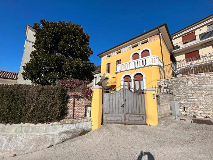 Casa quadrilocale in vendita in Via Santa Lucia, Valdobbiadene