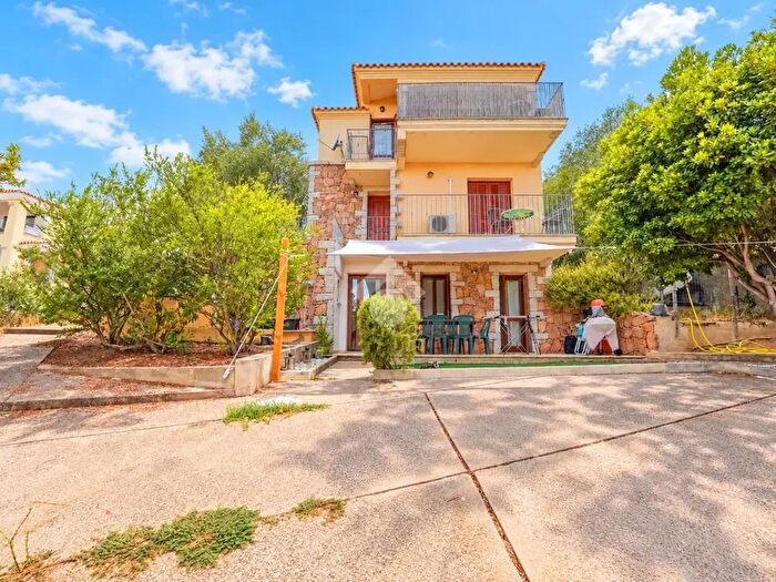 Casa con 5 locali in vendita in Via del Cinto, Olbia