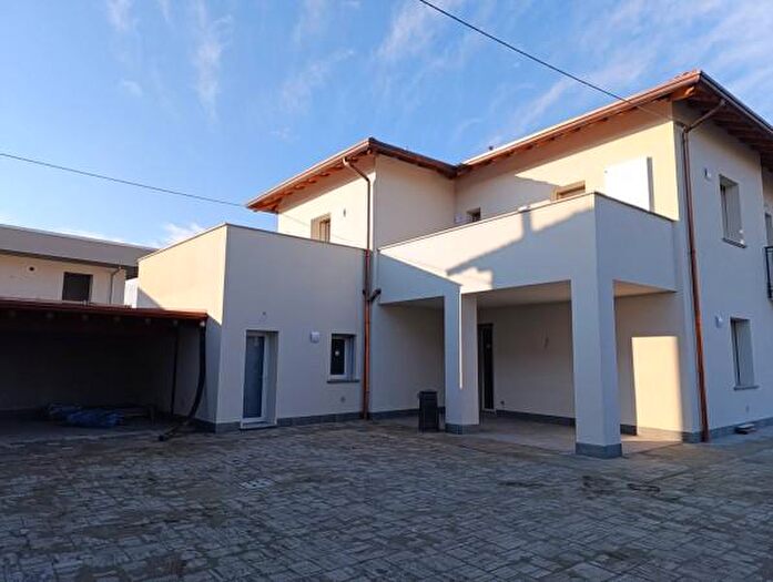 Appartamento trilocale in vendita in Via Antonio Locatelli, Bariano