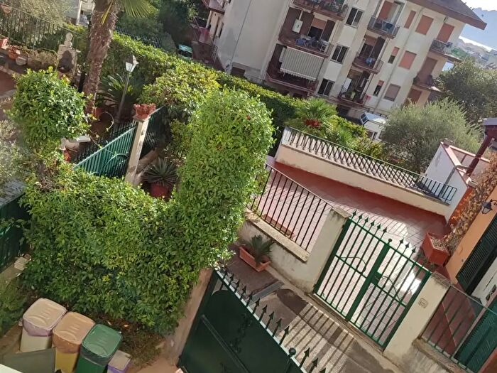Appartamento con 5 locali in vendita in Via dei Moscani, Salerno