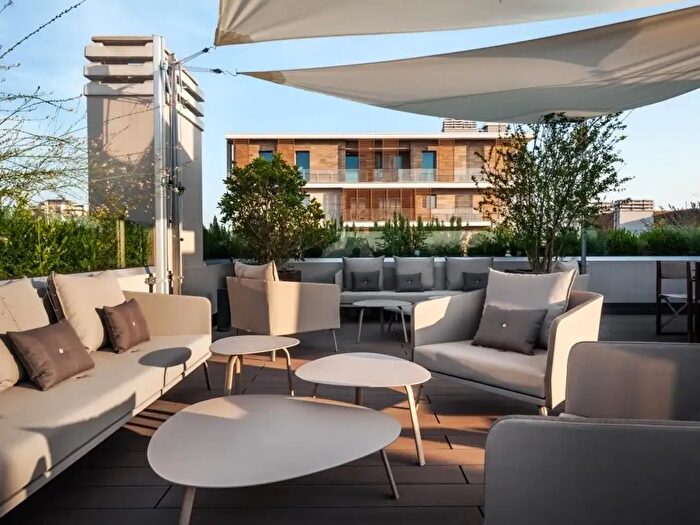 Appartamento trilocale in affitto in Via Poma, Milano