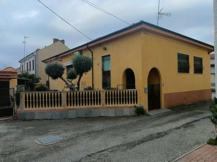 Casa quadrilocale in vendita in Cantone Grassi, Casale Monferrato