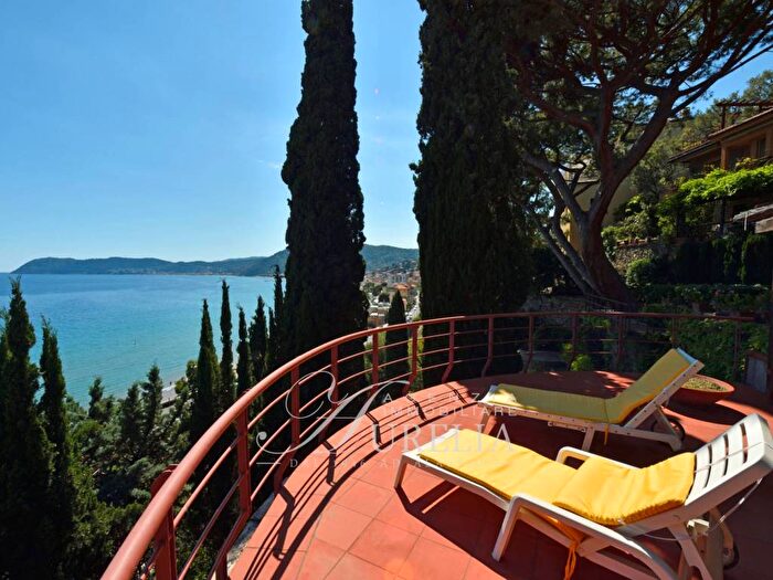 Appartamento quadrilocale in affitto in Via Ippolito Riccardo Gallo, Via Solva Santa Croce, Alassio