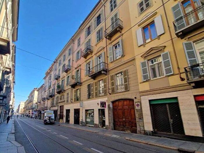 Appartamento bilocale in affitto in Via della Rocca, Torino