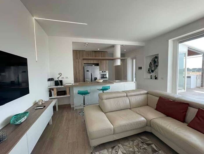 Appartamento trilocale in affitto in Via Torri in Sabina, Africano Villa Chigi, Roma