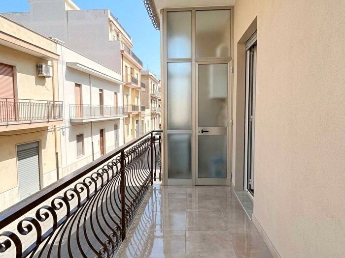 Appartamento trilocale in affitto in Via Montagna Spaccata, Pianura, Napoli