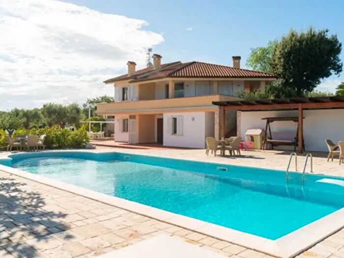 Casa con 6 locali in affitto in Strada Lungomare Pontino, Sabaudia