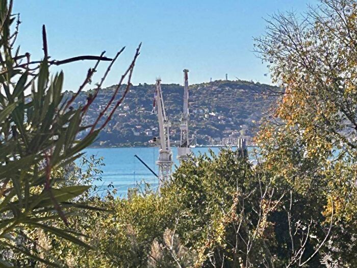 Appartamento con 6 locali in affitto in San Giacomo, Trieste