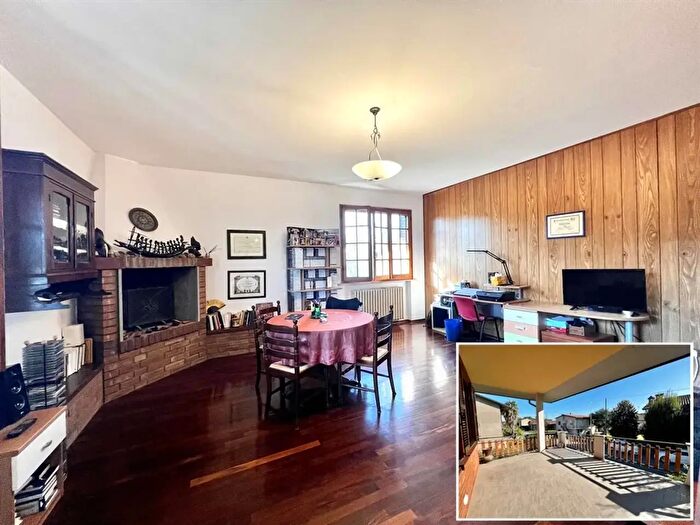 Casa con 10 locali in vendita in Via Treves, Argenta