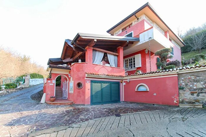 Casa con 6 locali in vendita in Via Legnago, Gavardo