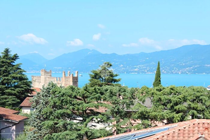 Appartamento trilocale in vendita in Attico Località Bionde, Torri Del Benaco