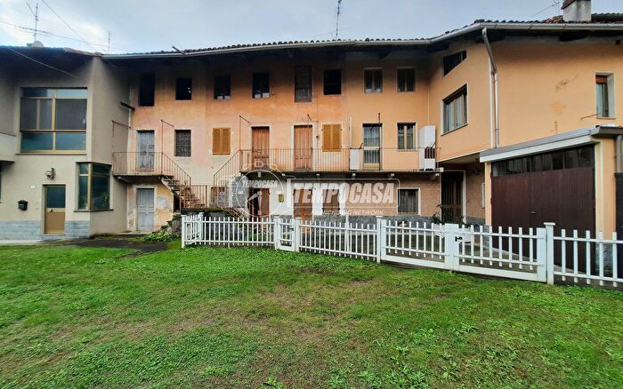 Casa quadrilocale in vendita in Bollengo