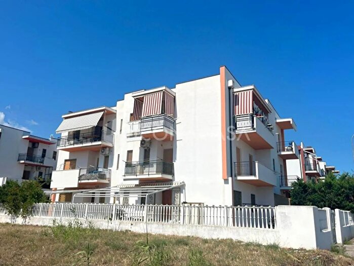 Appartamento trilocale in vendita in Via delle Mimose, Campomarino