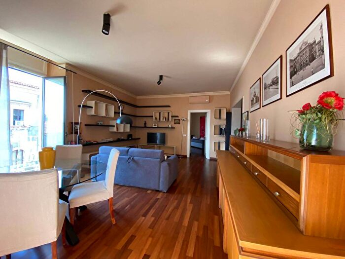 Appartamento trilocale in affitto in Via Antonino di Sangiuliano, Centro Storico, Catania