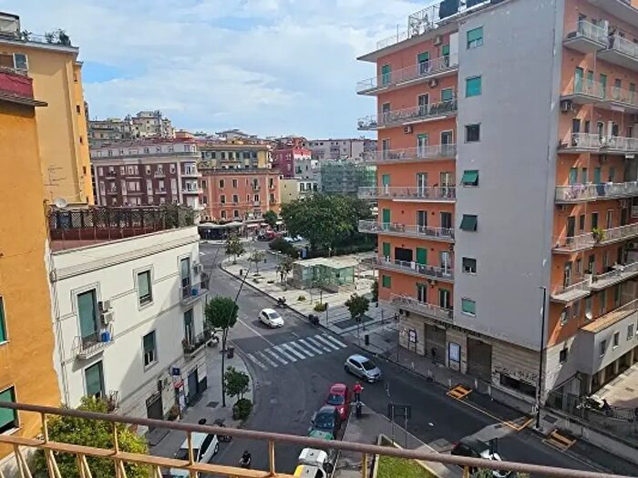 Appartamento con 5 locali in vendita in Via Maurizio De Vito Piscicelli, Napoli