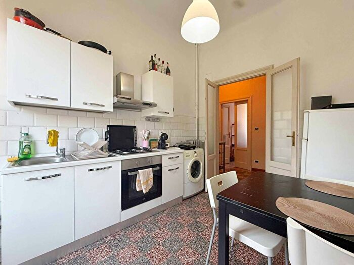 Appartamento trilocale in affitto in Via Pietro Teulié, Bocconi, Milano