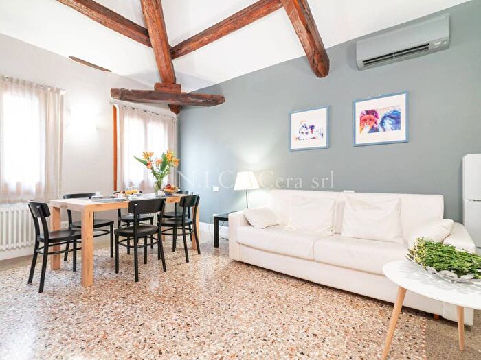 Appartamento quadrilocale in affitto in Frezzaria, San Marco, Venezia