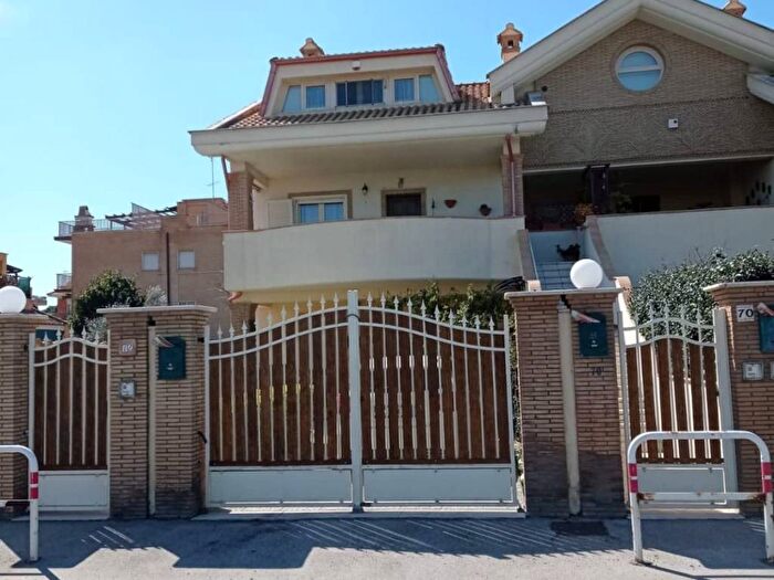 Appartamento trilocale in affitto in Via Casablanca, Torvaianica Celori Mare, Pomezia