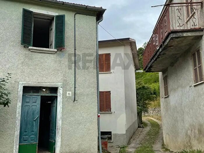 Casa quadrilocale in vendita in Isola, Borgo Val Di Taro