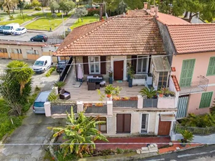 Appartamento trilocale in vendita in Via Louis Pasteur, Bordighera