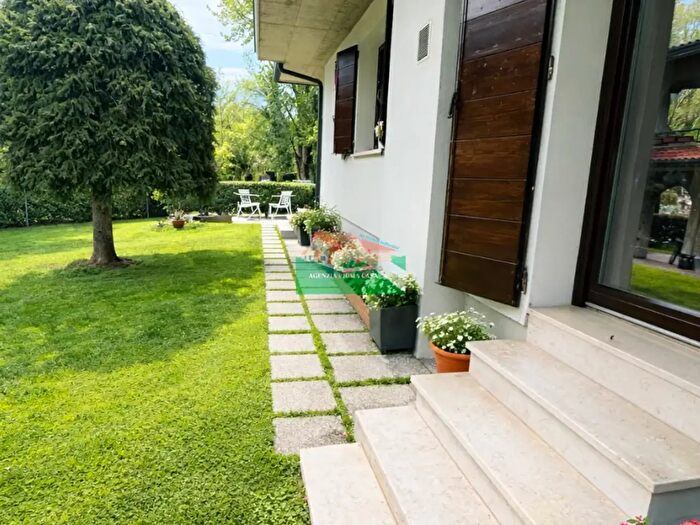 Casa con 6 locali in vendita in Via del Vascello, Ravenna