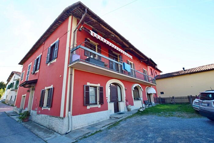 Casa con 8 locali in vendita in Via Andrea Borsarelli d, Briaglia