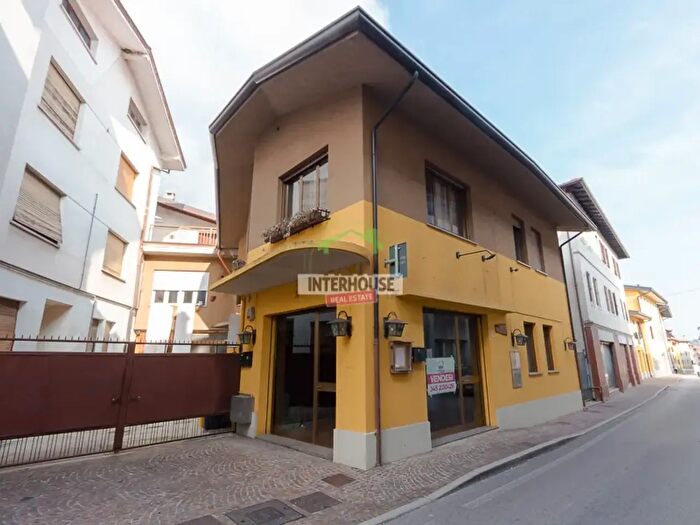 Appartamento con 13 locali in vendita in Via Piave, Maniago
