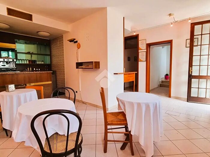 Casa con 7 locali in vendita in Via Cisa, Borgo Virgilio
