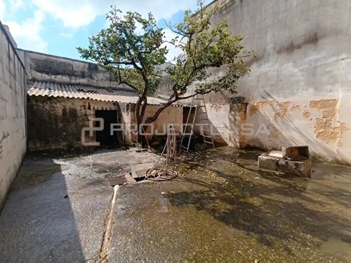 Casa trilocale in vendita in Via Roma, Scorrano