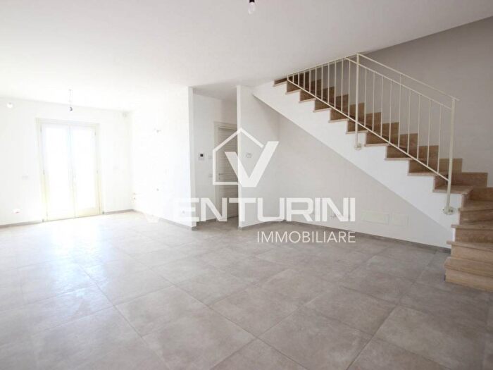 Appartamento trilocale in affitto in Via Pegognaga, Valle Muricana, Roma