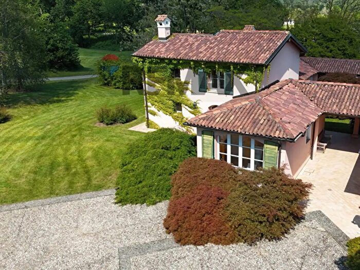 Casa quadrilocale in vendita in Golf di Bogogno Via IV Novembre, Bogogno