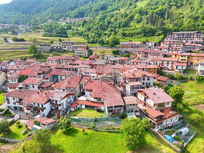 Casa in vendita in Via Cortili, Capovalle