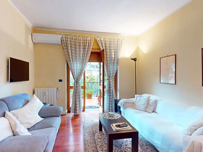 Appartamento trilocale in vendita in Via San Domenico, Napoli
