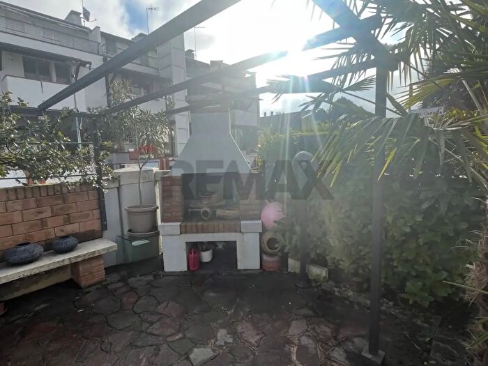 Casa con 8 locali in vendita in Casier