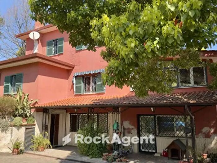 Casa con 6 locali in vendita in Via Colle Scarano, Velletri