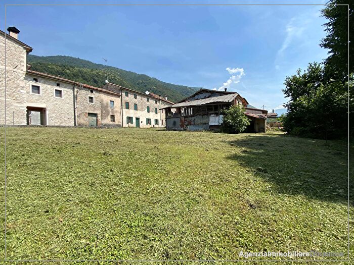 Casa con 8 locali in vendita in Vicolo del Pozzo, Revine Lago