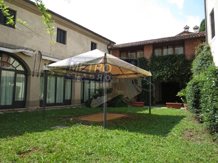 Casa con 8 locali in vendita in Via del Costo, Thiene