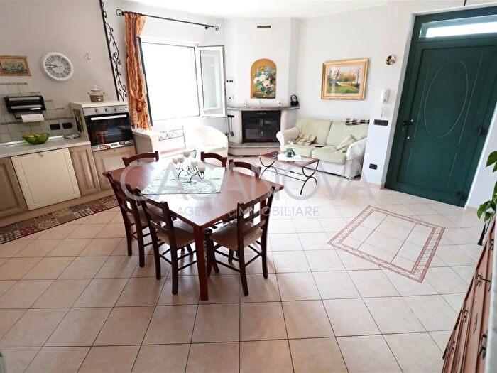 Casa con 7 locali in vendita in Tortoreto