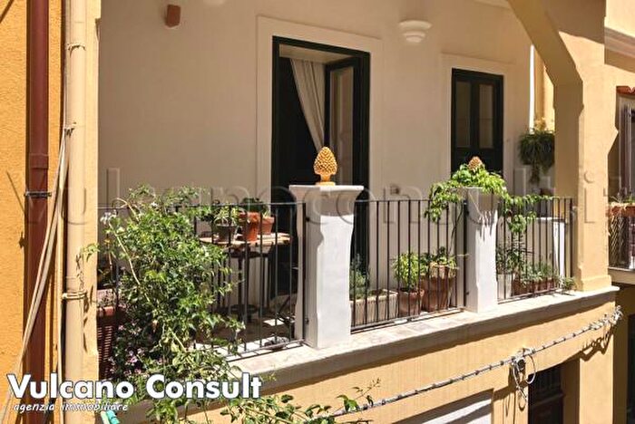 Appartamento bilocale in vendita in Vico Bezzecca, Lipari