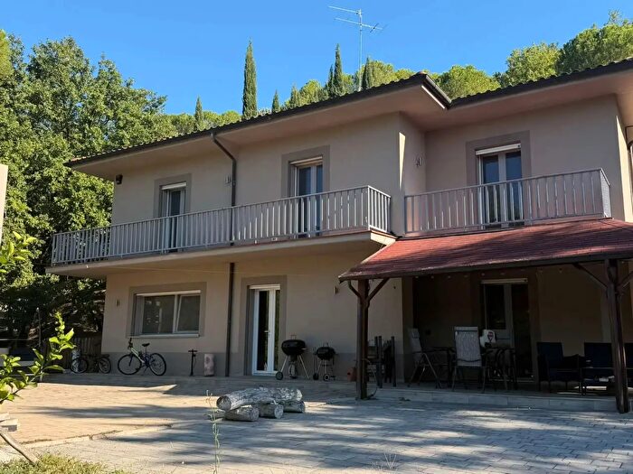 Casa con 9 locali in vendita in Strada Vestricciano Genna, Perugia