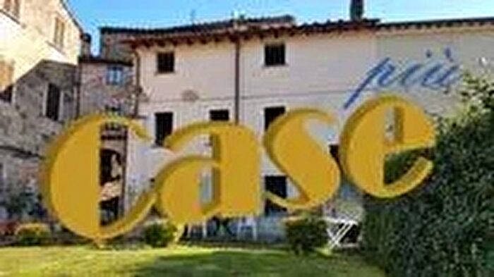 Casa con 8 locali in vendita in Camaiore