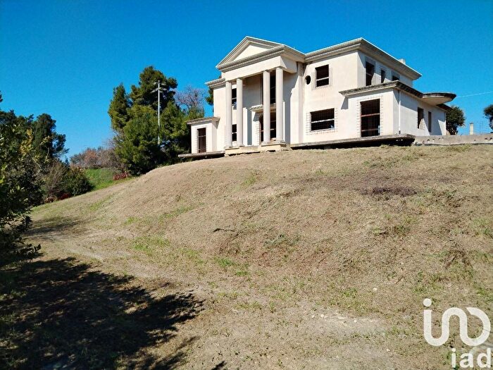 Casa con 20 locali in vendita in Localitãnbsp Fonte Casella, Montegranaro