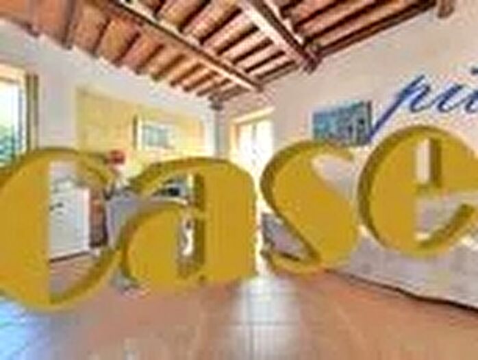 Appartamento con 5 locali in vendita in Camaiore